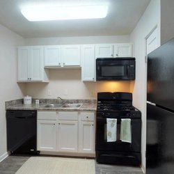 kitchen at Retreat at Copper Creek located in Greensboro, NC